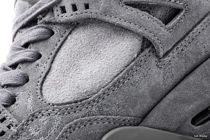 Air 4 Jordan 930155-003  Retro Kaws 0831